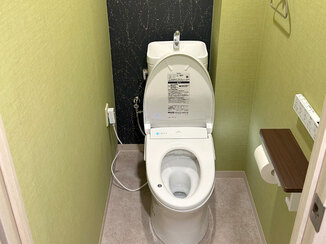 トイレリフォーム 空間を広く見せるよう内装にこだわったレストルーム